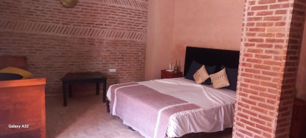 Postel nebo postele na pokoji v ubytování Riad maison Bounouar