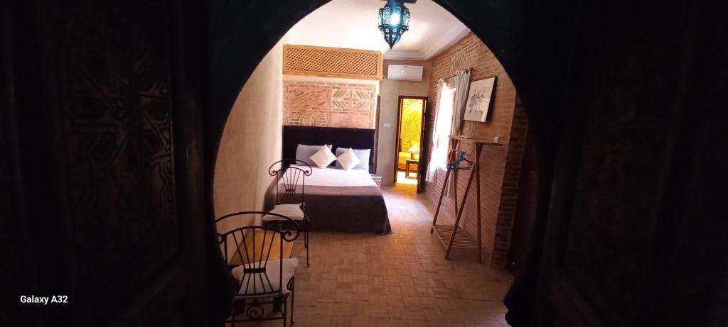 Postel nebo postele na pokoji v ubytování Riad maison Bounouar