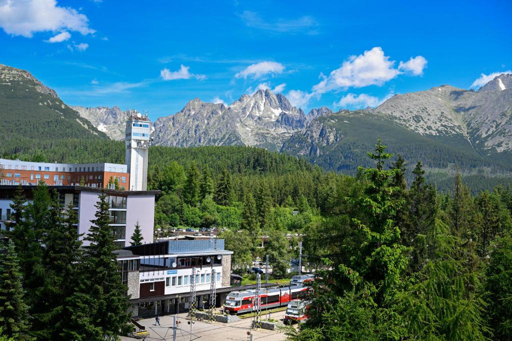 Nespecifikovaný výhled na hory nebo výhled na hory při pohledu z aparthotelu