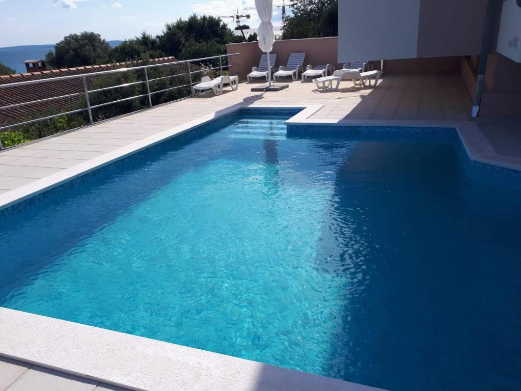 Apartments Lo - Sea view apartment with swimming pool