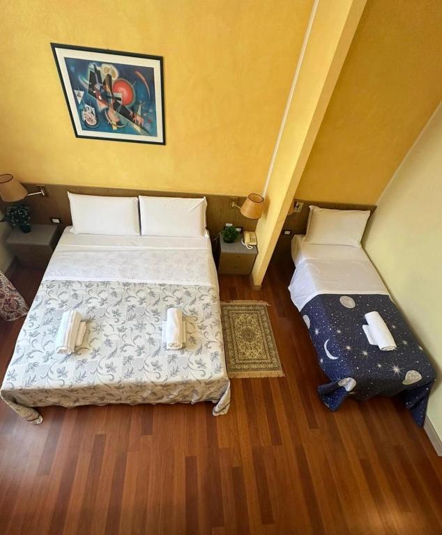 Postel nebo postele na pokoji v ubytování Hotel Raffaello Venice