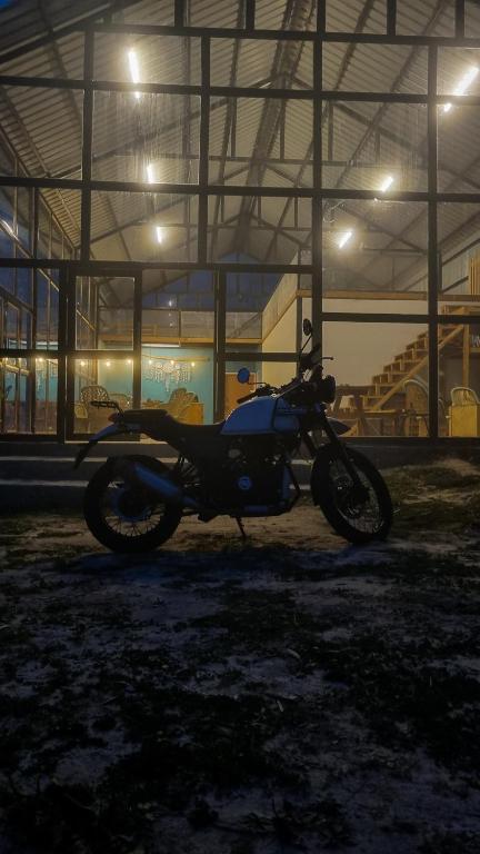 Gambar di galeri bagi Driftters di Chakrāta