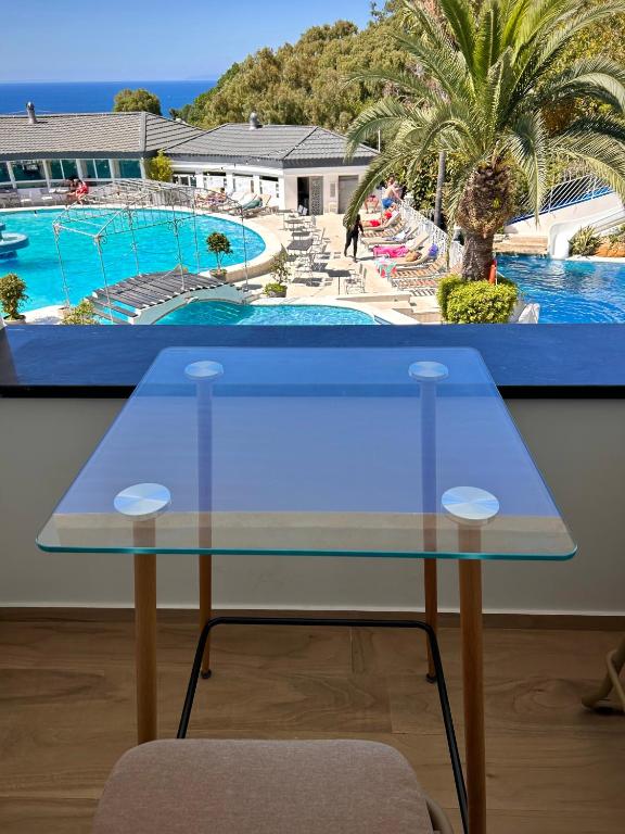 Bazén v ubytování Tanger Miramonte - Resort Seaside Suites & Double Rooms nebo v jeho okolí
