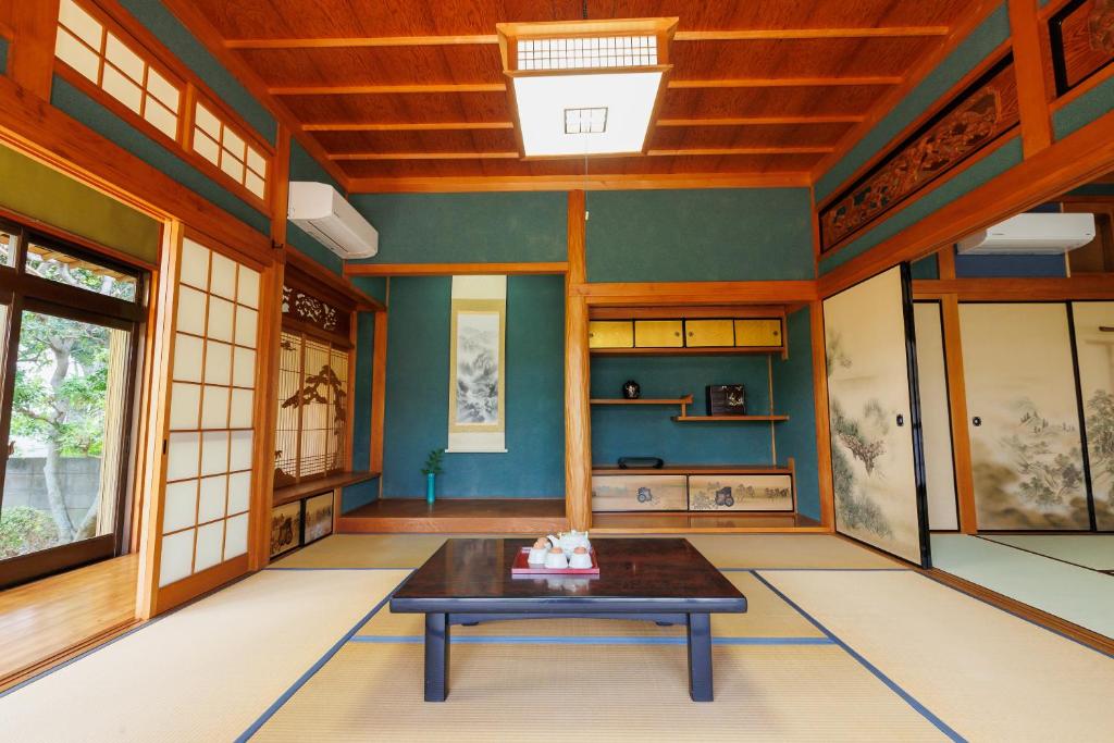 Fotografie z fotogalerie ubytování 一棟貸切の宿 夕凪 500平方米一日一組日本庭園 3名まで同一料金 最大14名様父母ヶ浜車で10分 v destinaci Mitoyo