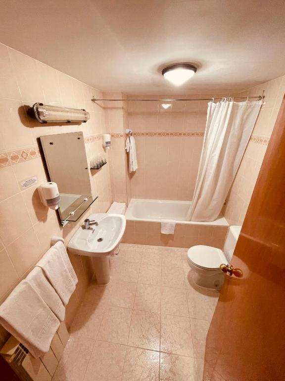 Kopalnica v nastanitvi Hotel Orla