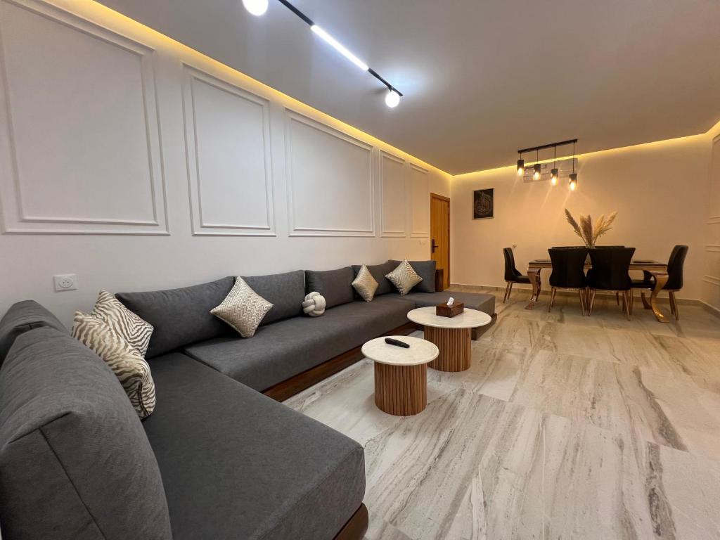 Posezení v ubytování Imi Ouaddar Appartement Parfait