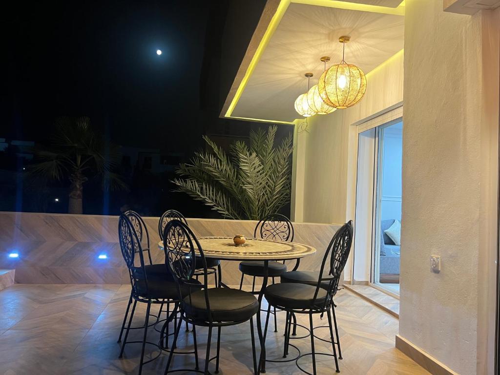 Patio nebo venkovní prostory v ubytování Imi Ouaddar Appartement Parfait
