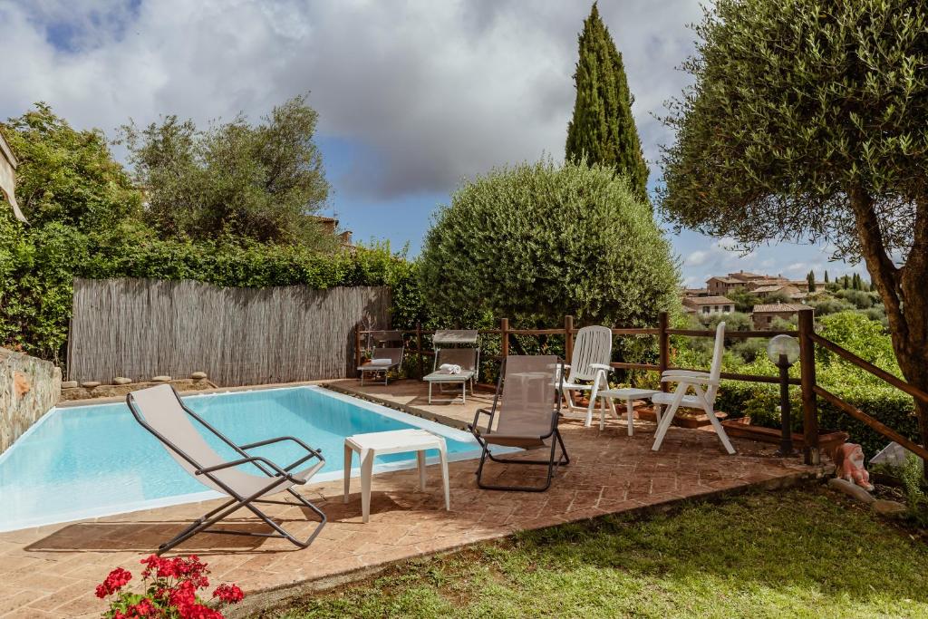 Bazén v ubytování Hotel Vecchia Oliviera nebo v jeho okolí