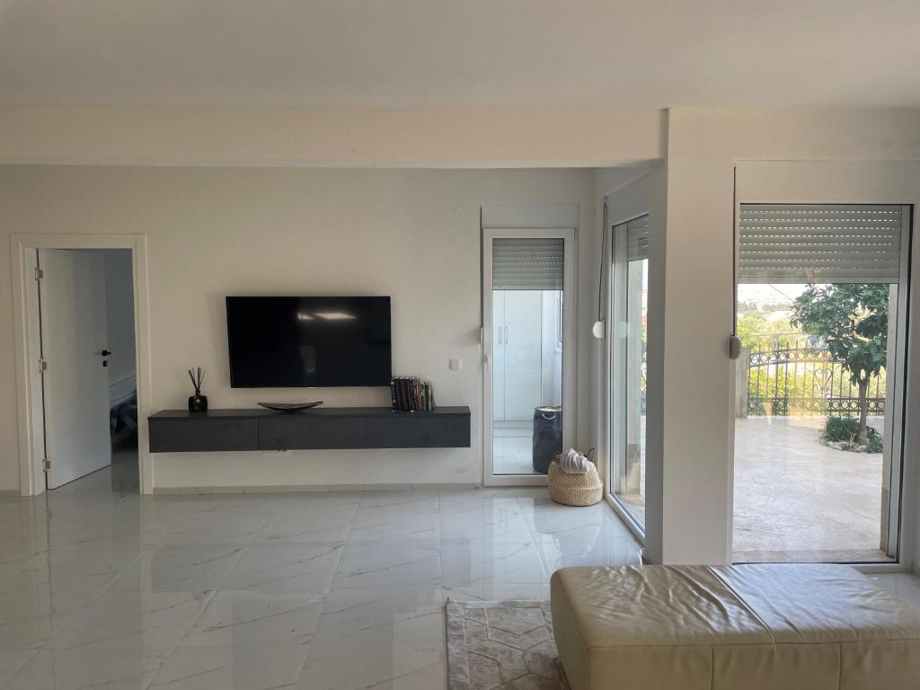 a living room with a flat screen tv on a wall at Apartment Ajdarpasic in Bar