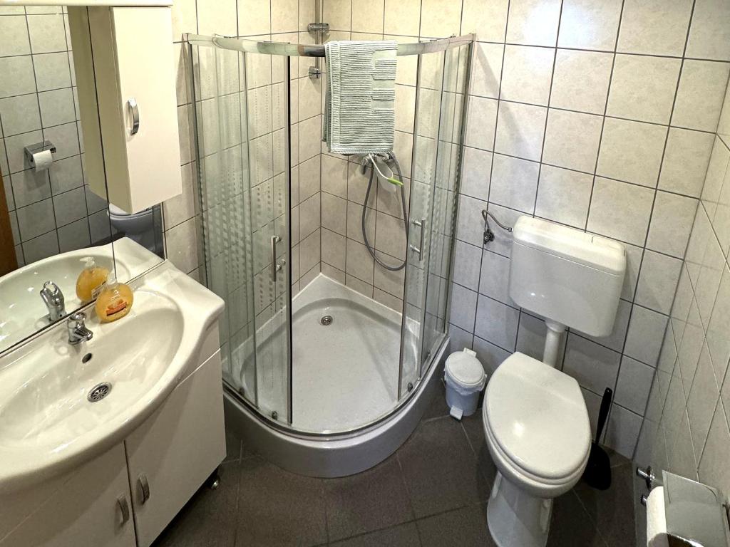 A bathroom at Bei Marko