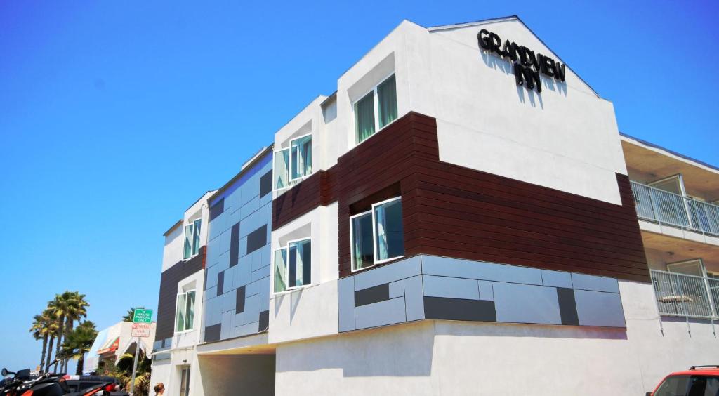 a white and red building with a sign on it at Grandview Inn in Hermosa Beach