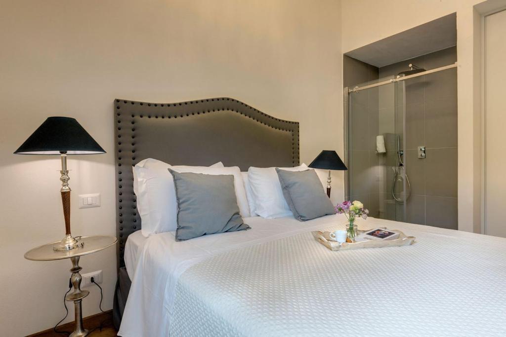 Łóżko lub łóżka w pokoju w obiekcie AMORE RENTALS - Villa Mia