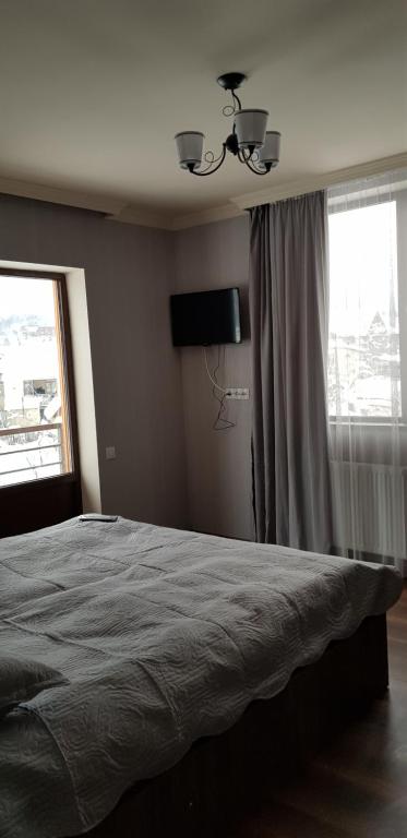 Postel nebo postele na pokoji v ubytování Cozy Hotel in Bakuriani