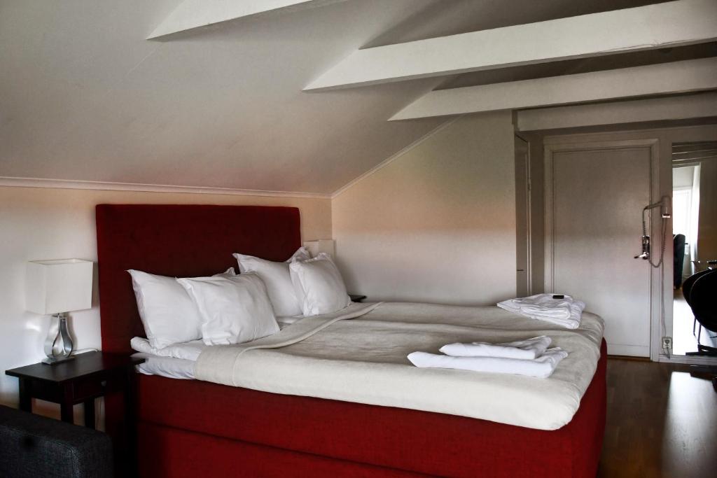 Postel nebo postele na pokoji v ubytování Kungsbacken Hotell & Konferens