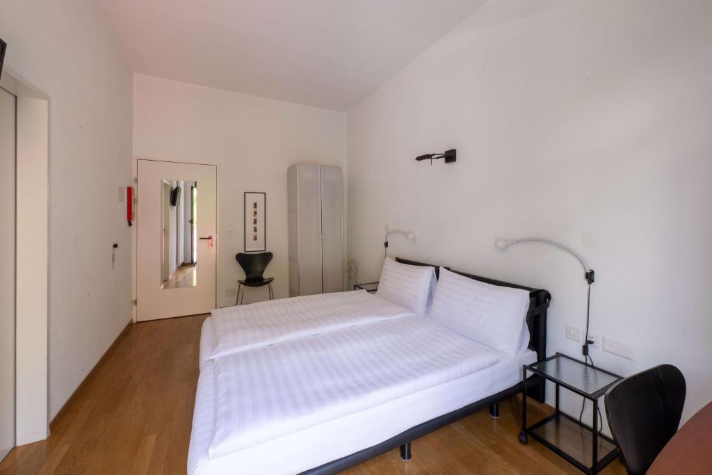 Postel nebo postele na pokoji v ubytování Albergo Ristorante Centovalli
