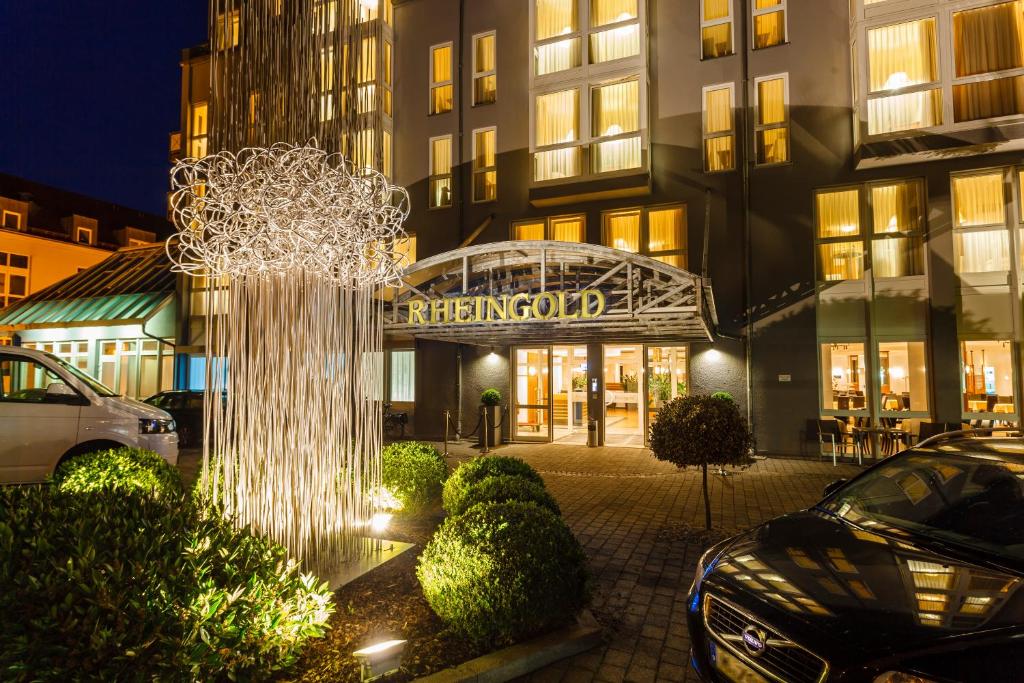 a fountain in front of a building at night at Hotel Rheingold in Bayreuth