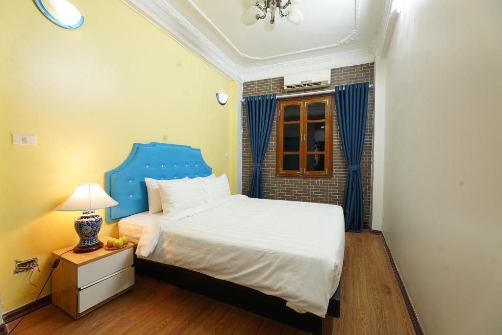 Postel nebo postele na pokoji v ubytování Little Hanoi Old Quarter Hostel