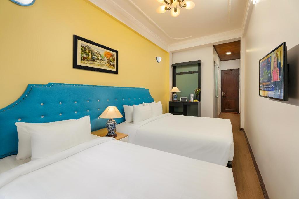 Postel nebo postele na pokoji v ubytování Little Hanoi Old Quarter Hostel