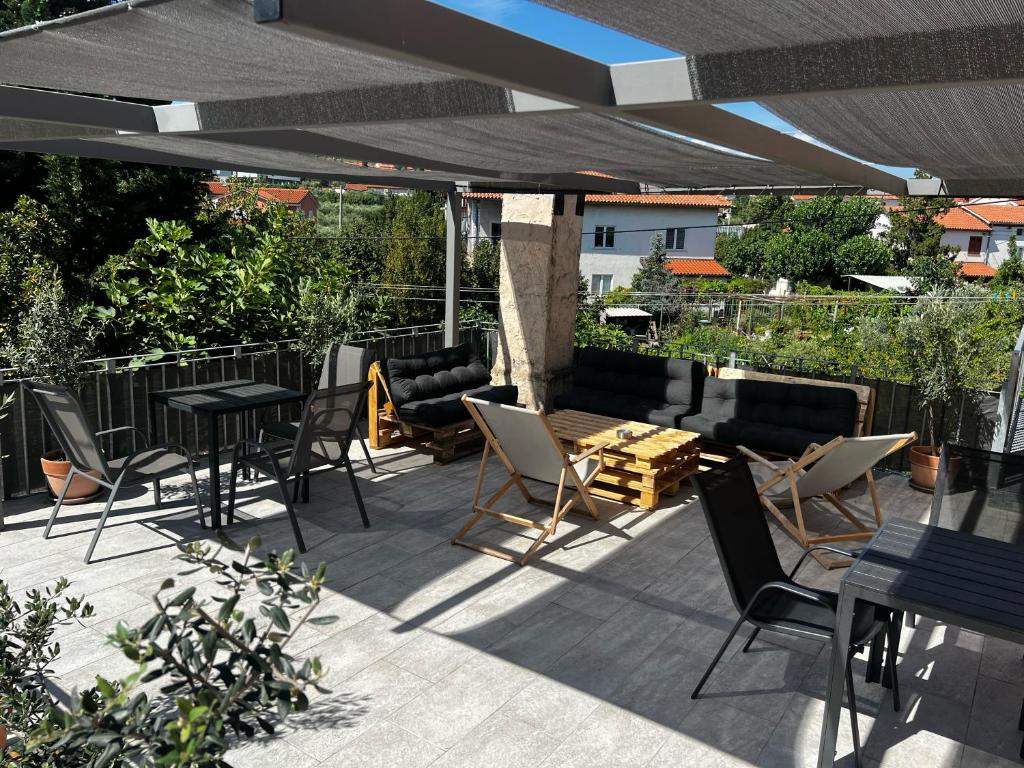 Balkon oz. terasa v nastanitvi Guesthouse Škofije ob Parenzani