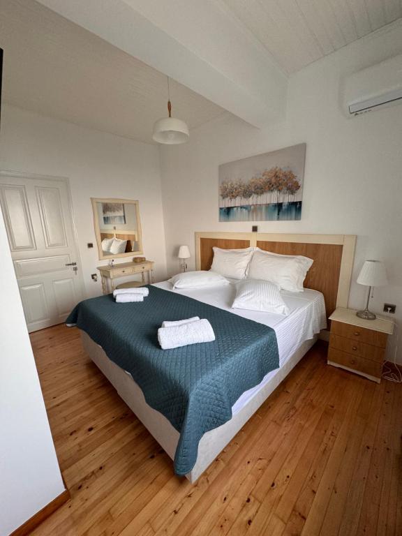 Postel nebo postele na pokoji v ubytování Anemos Apartment