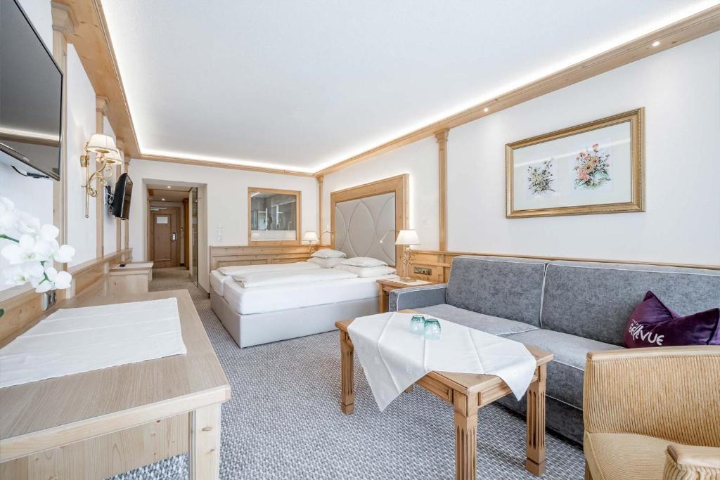 Postel nebo postele na pokoji v ubytování Hotel Bellevue - 4 Sterne superior