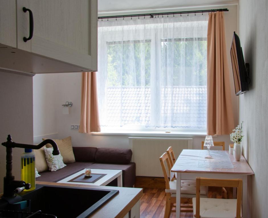Hotel Kopretina () Hotel Kopretina
