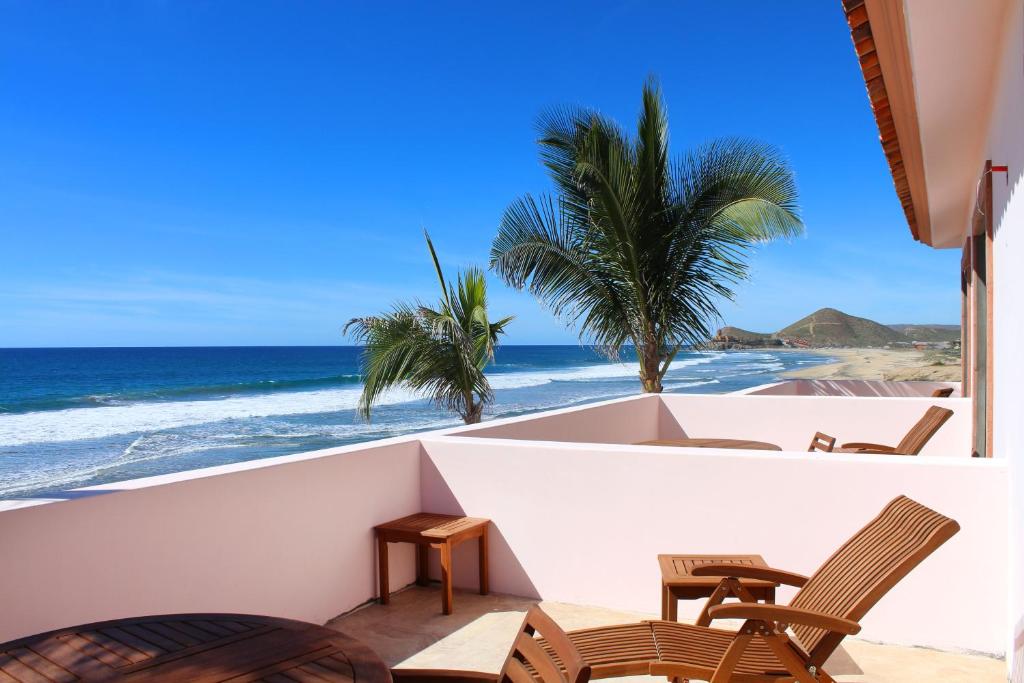 En balkon eller terrasse på Cerritos Beach Inn