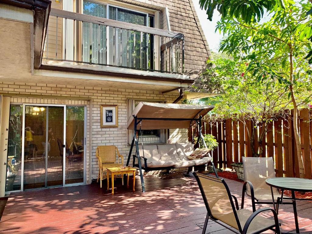 View of Townhouse with Private Patio, North Lauderdale (updated prices 2024)