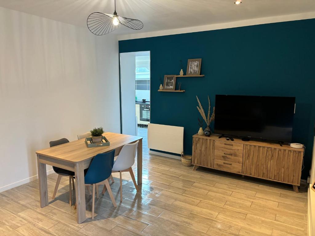 Μια τηλεόραση ή/και κέντρο ψυχαγωγίας στο Maison Wallers 500m des mines