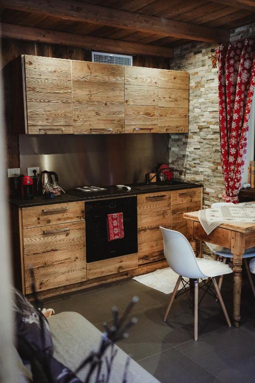 Kuchyňa alebo kuchynka v ubytovaní Chalet Salet