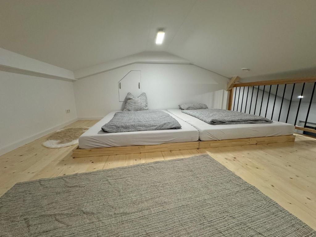 Postel nebo postele na pokoji v ubytování Zur Donauinsel