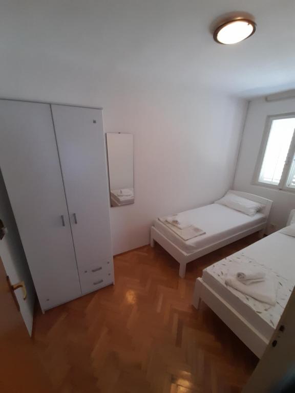 Posteľ alebo postele v izbe v ubytovaní Apartmants Emy