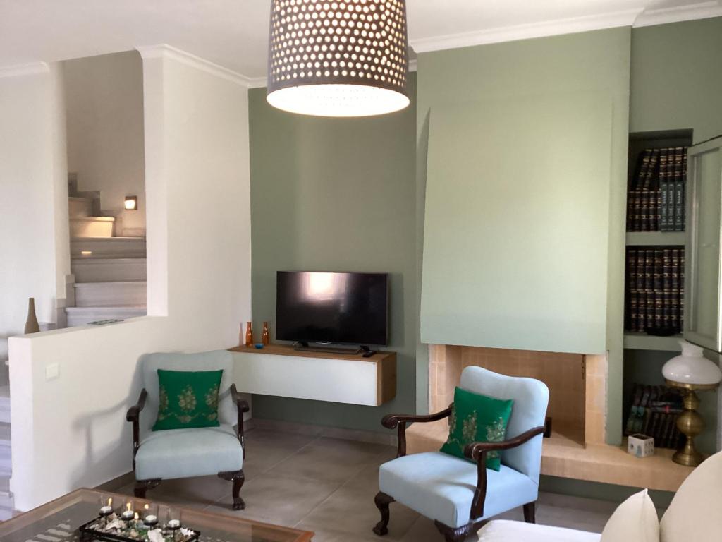 Gallery image of Greens and Greys by the Sea in Lefokastro