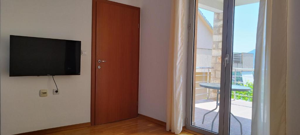 TV a/nebo společenská místnost v ubytování Tamaris apartments