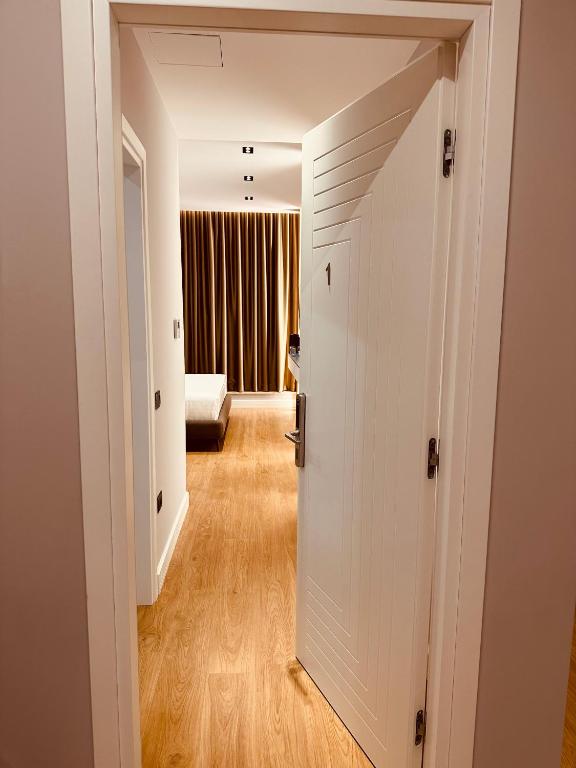 Postel nebo postele na pokoji v ubytování Azul Rooms Tirana