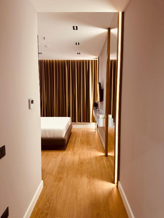Postel nebo postele na pokoji v ubytování Azul Rooms Tirana