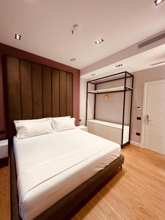Postel nebo postele na pokoji v ubytování Azul Rooms Tirana