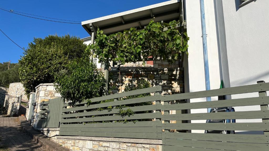 Gallery image of Greens and Greys by the Sea in Lefokastro