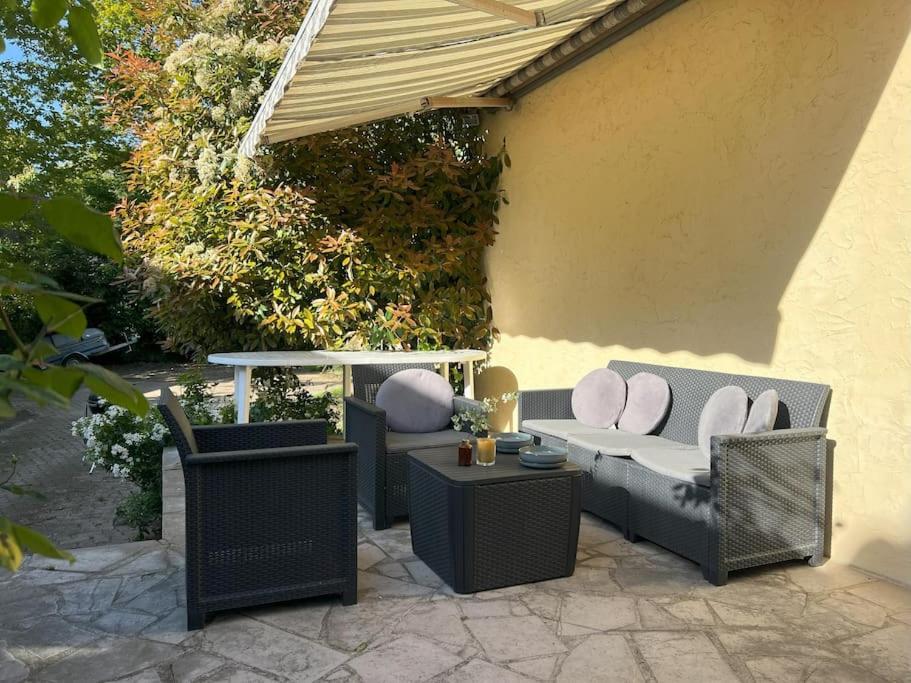 Posezení v ubytování Maison avec espace cinéma