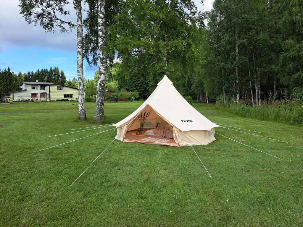 Zahrada ubytování Järveääre Glämping