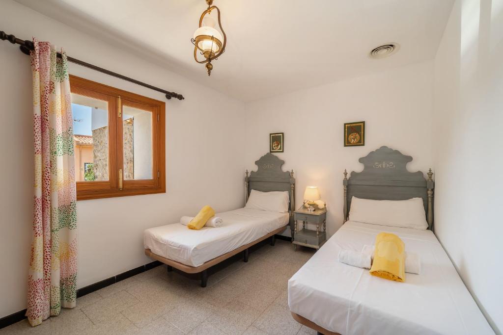 Postel nebo postele na pokoji v ubytování Villa CAS CARELLO by Mallorca Villa Selection