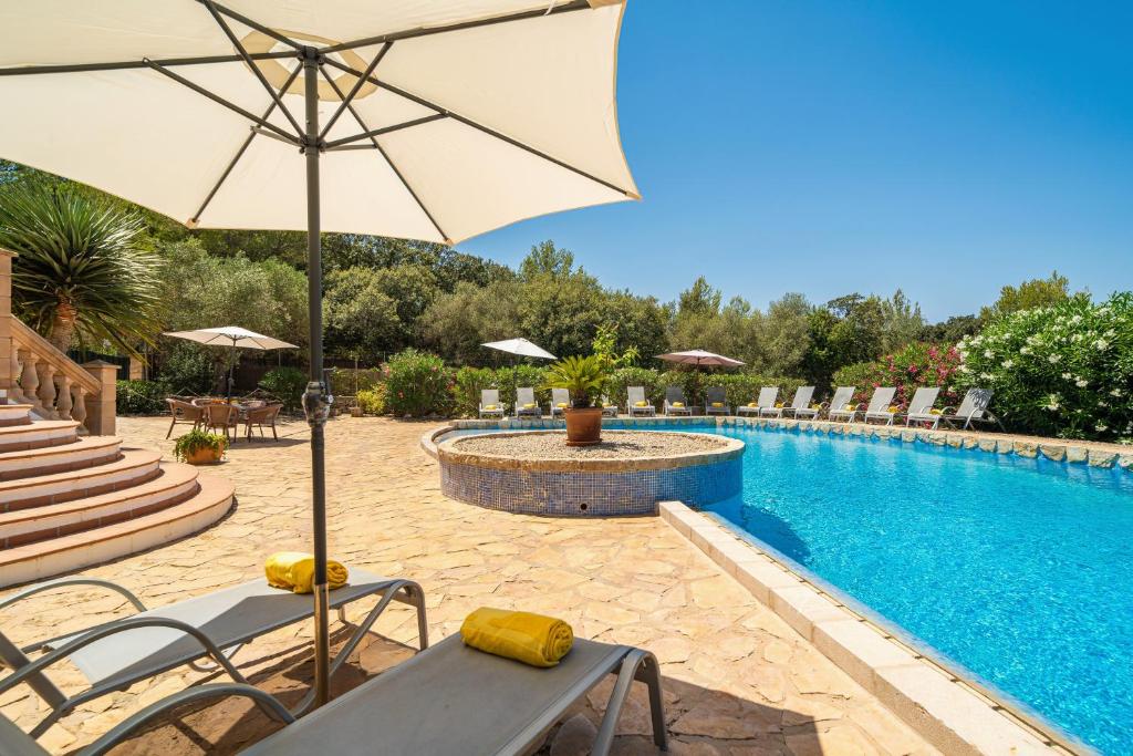 Bazén v ubytování Villa CAS CARELLO by Mallorca Villa Selection nebo v jeho okolí