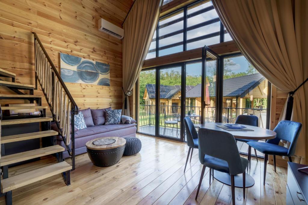 Espacio Resort - Pool & Spa - Two-Bedroom House
