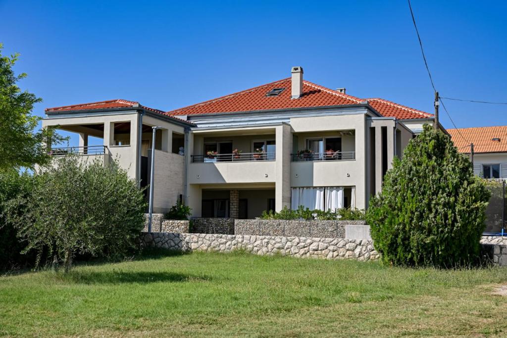 Το κτήριο όπου στεγάζεται  το διαμέρισμα