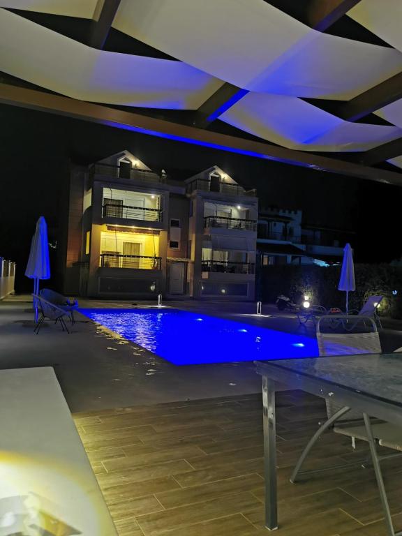 Bazén v ubytovaní Ostria Seaside Apartments alebo v jeho blízkosti