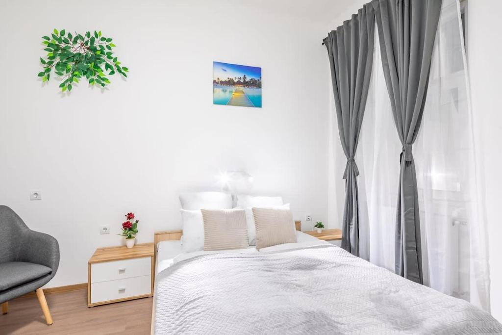 Central Simple Studio 1081 Budapest, Rákóczi út 61 kép - 1