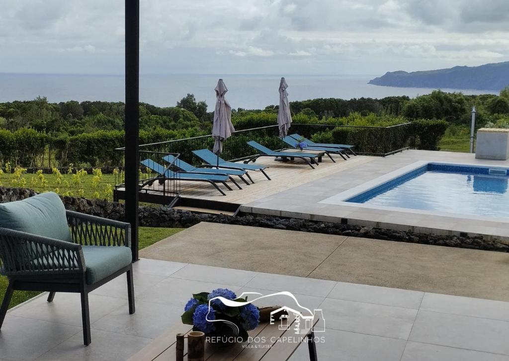 Bazén v ubytování Refúgio dos Capelinhos - Villa e Suites nebo v jeho okolí