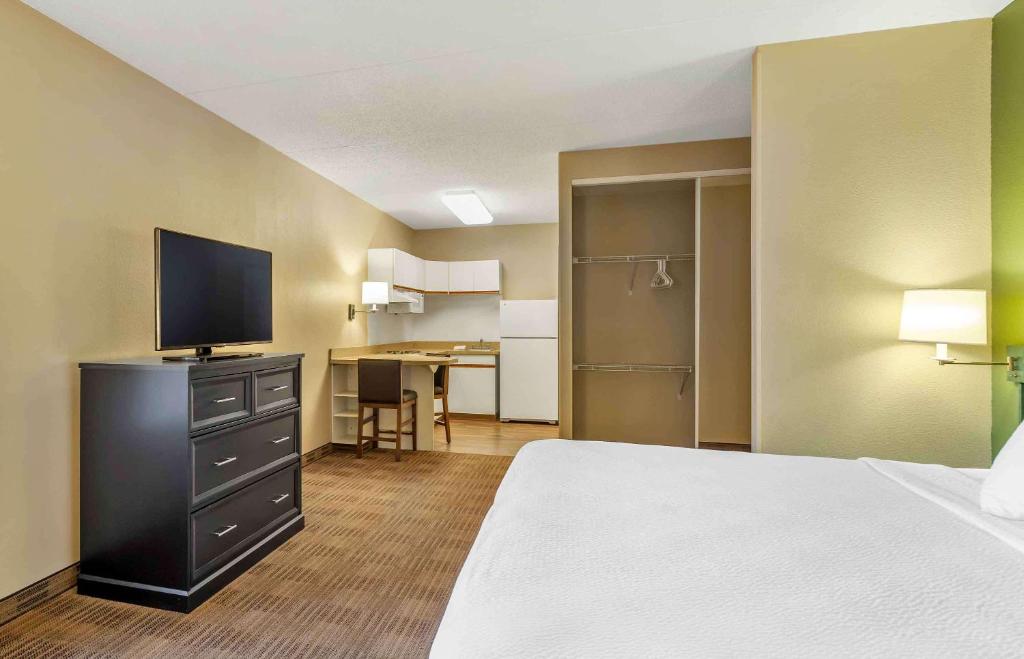 Studio 6 Extended Stay Chicago Vernon Hills Lincolnshire IL - 1 Kingsize Bed |  Niet-roken, Keuken, Douche