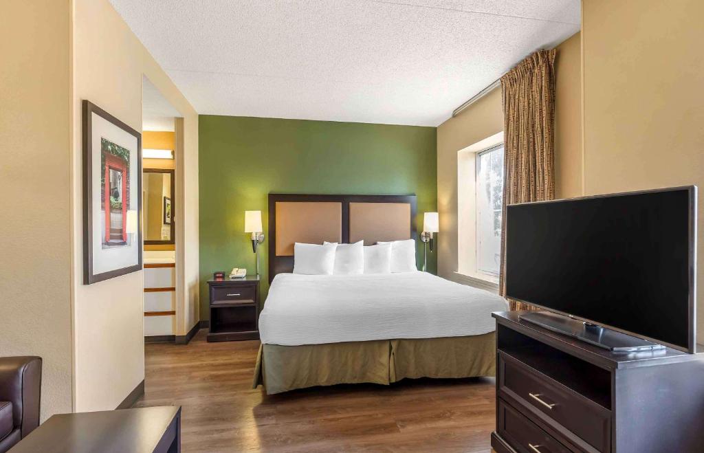 Studio 6 Extended Stay Chicago Vernon Hills Lincolnshire IL - 1 Kingsize Bed |  Niet-roken, Keuken