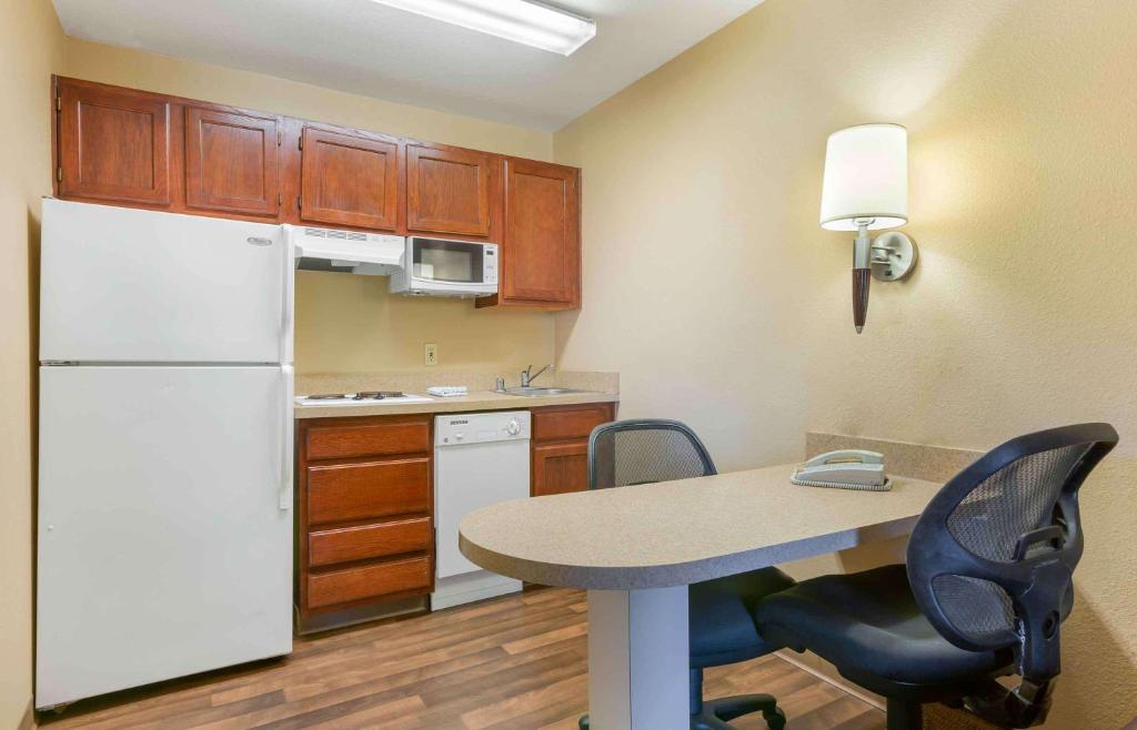Kuchyň nebo kuchyňský kout v ubytování Extended Stay America Suites - Phoenix - Chandler - E Chandler Blvd